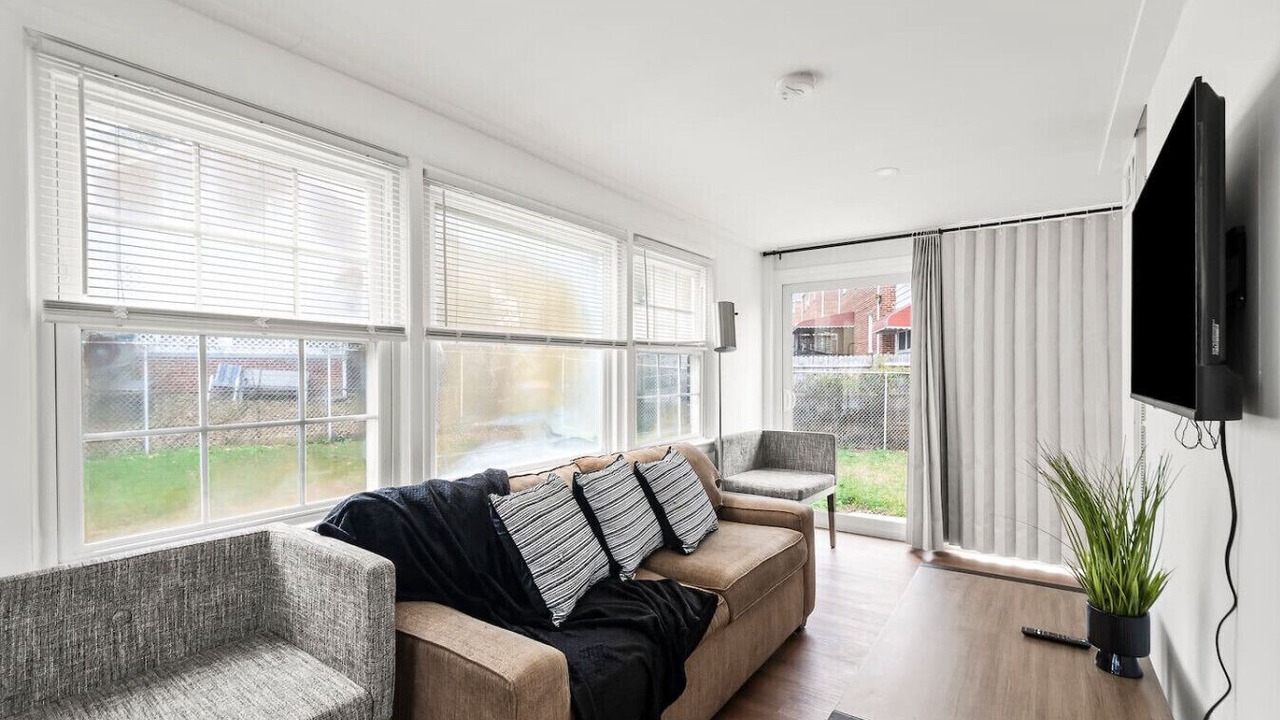Photo of Livingroom in Chillum