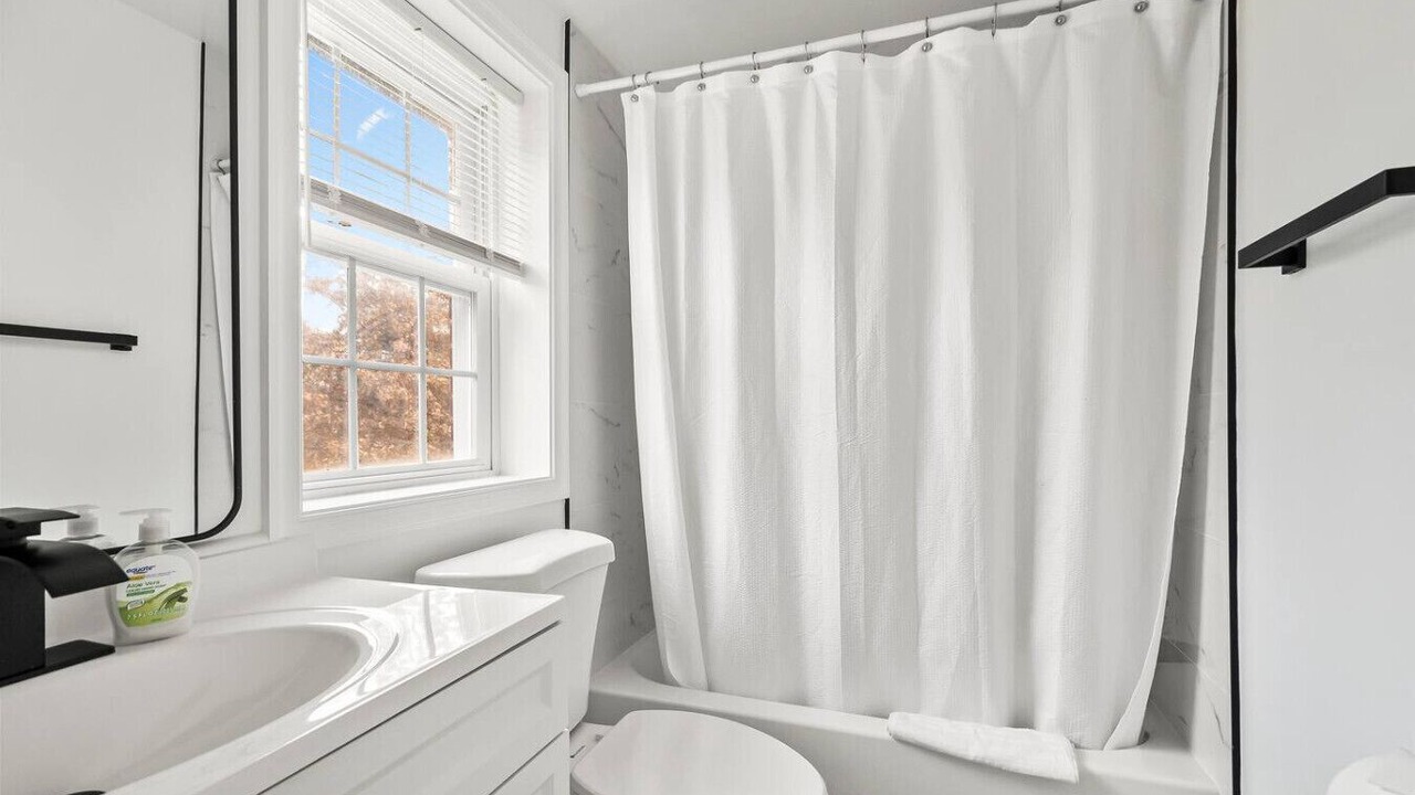 Photo of Bathroom in Chillum