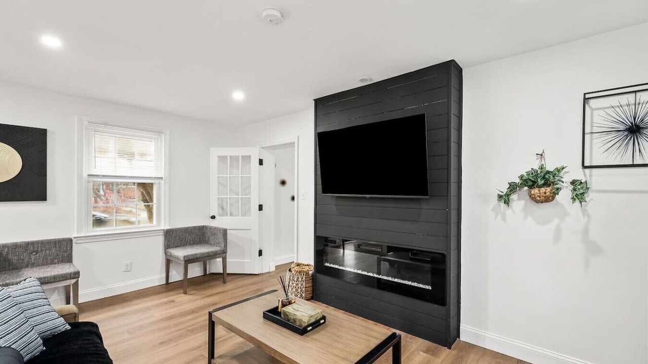 Photo of Livingroom in Chillum