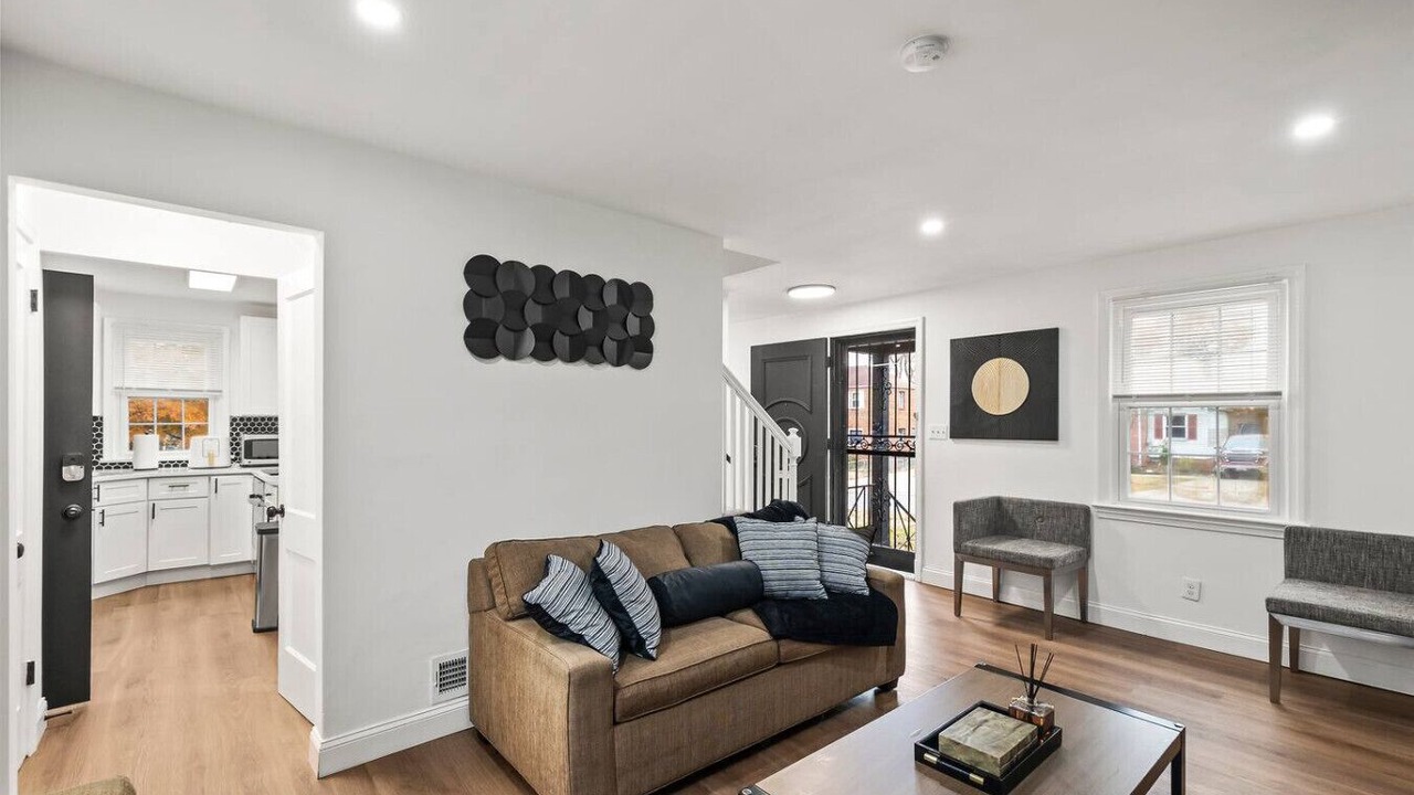 Photo of Livingroom in Chillum