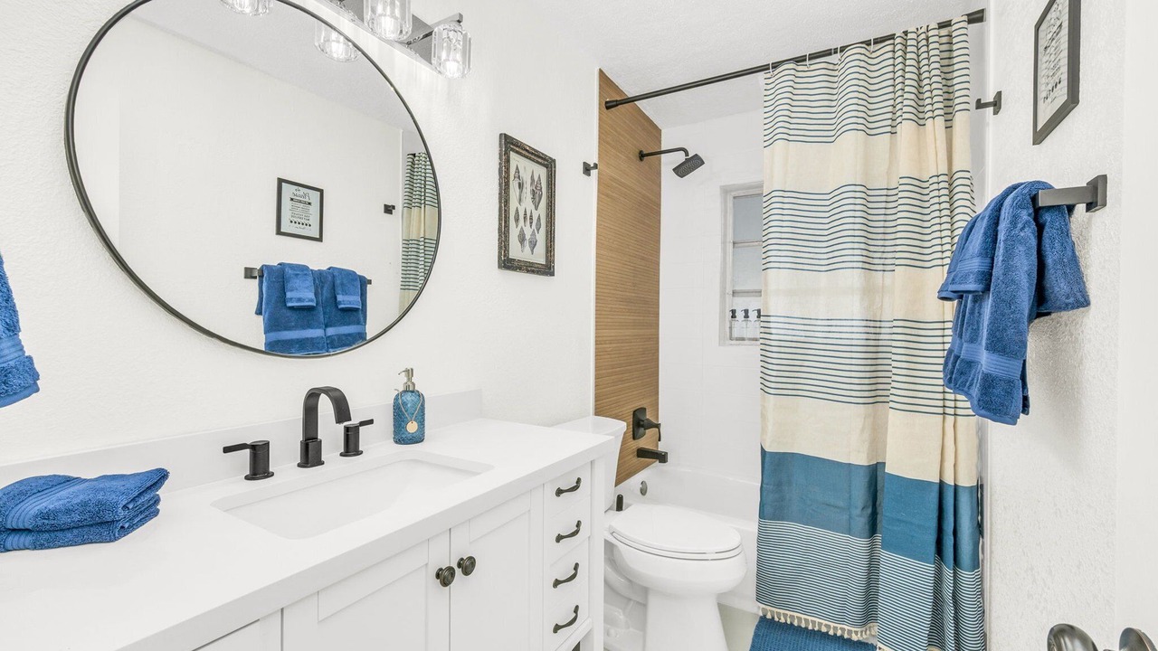 Photo of Bathroom in Garden Isles
