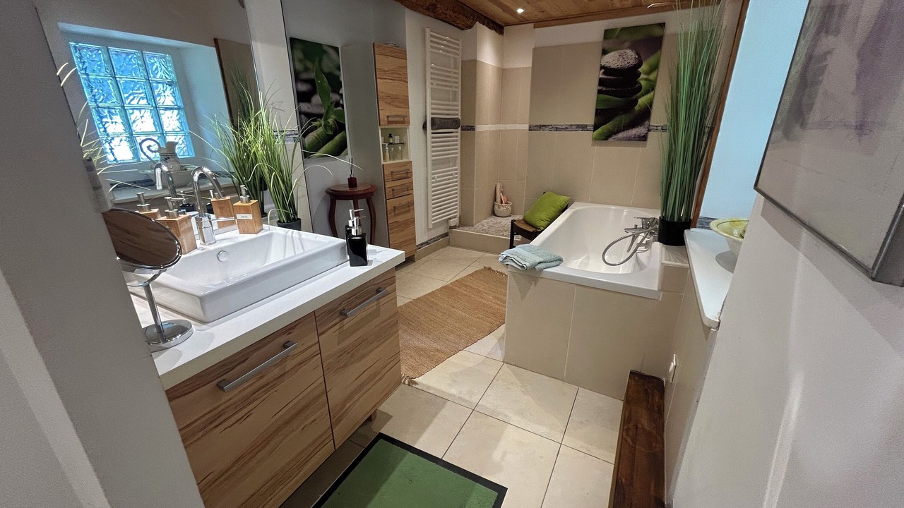 Photo of Bathroom in Villarzel-du-Razes