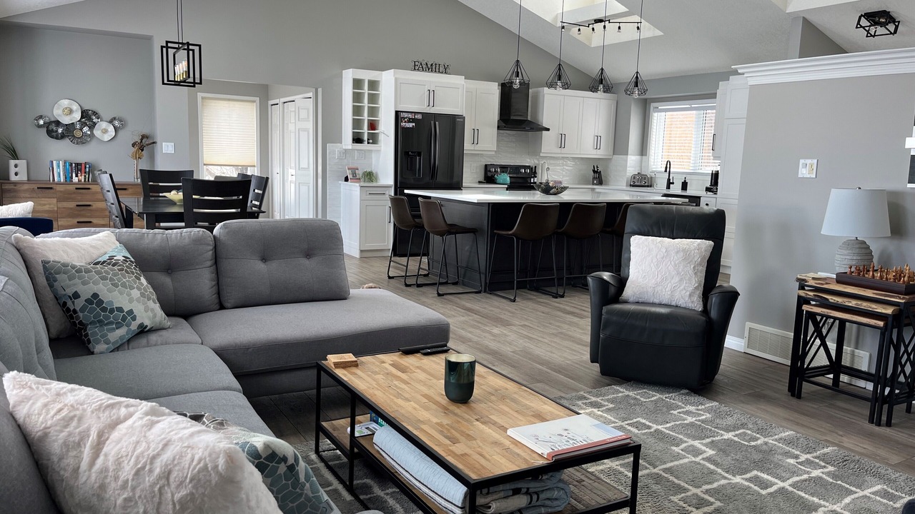 Photo of Livingroom in B-Say-Tah