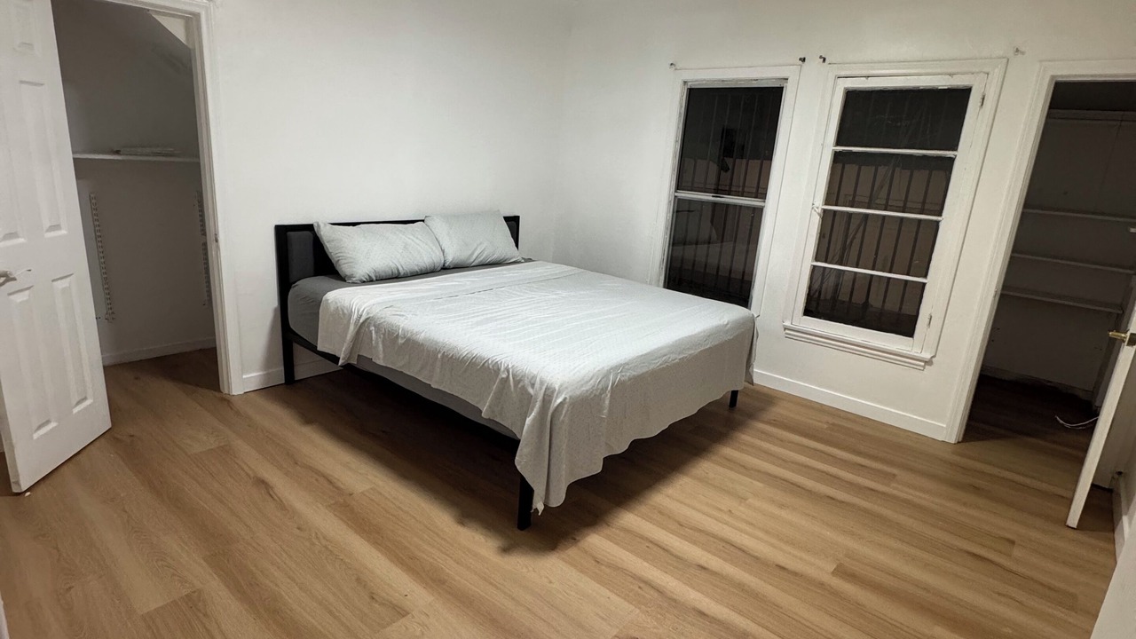 Photo of Bedroom in Pico - Robertson