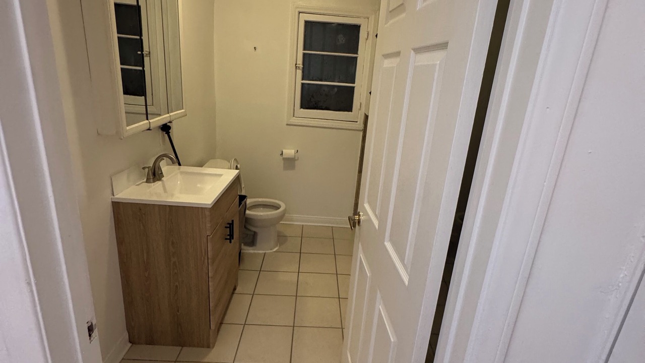 Photo of Bathroom in Pico - Robertson