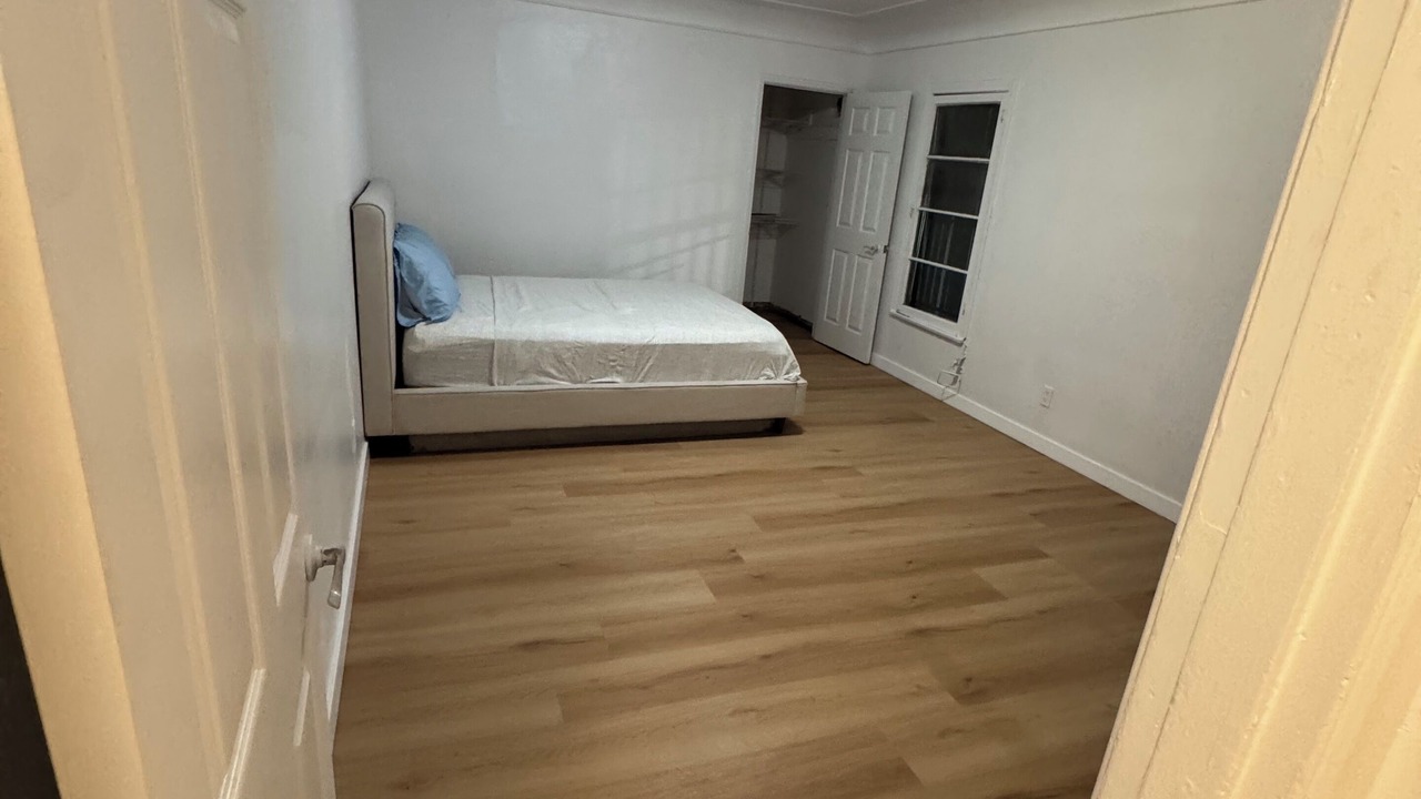 Photo of Bedroom in Pico - Robertson