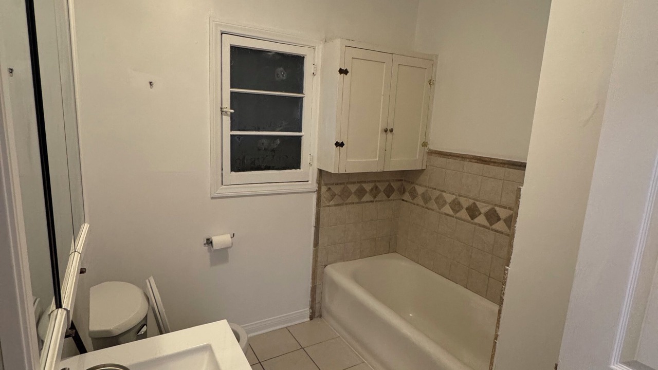 Photo of Bathroom in Pico - Robertson