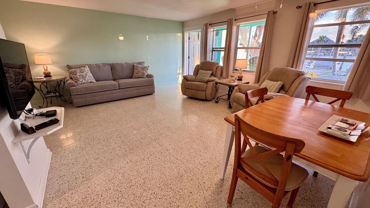 Photo of Livingroom in Bokeelia