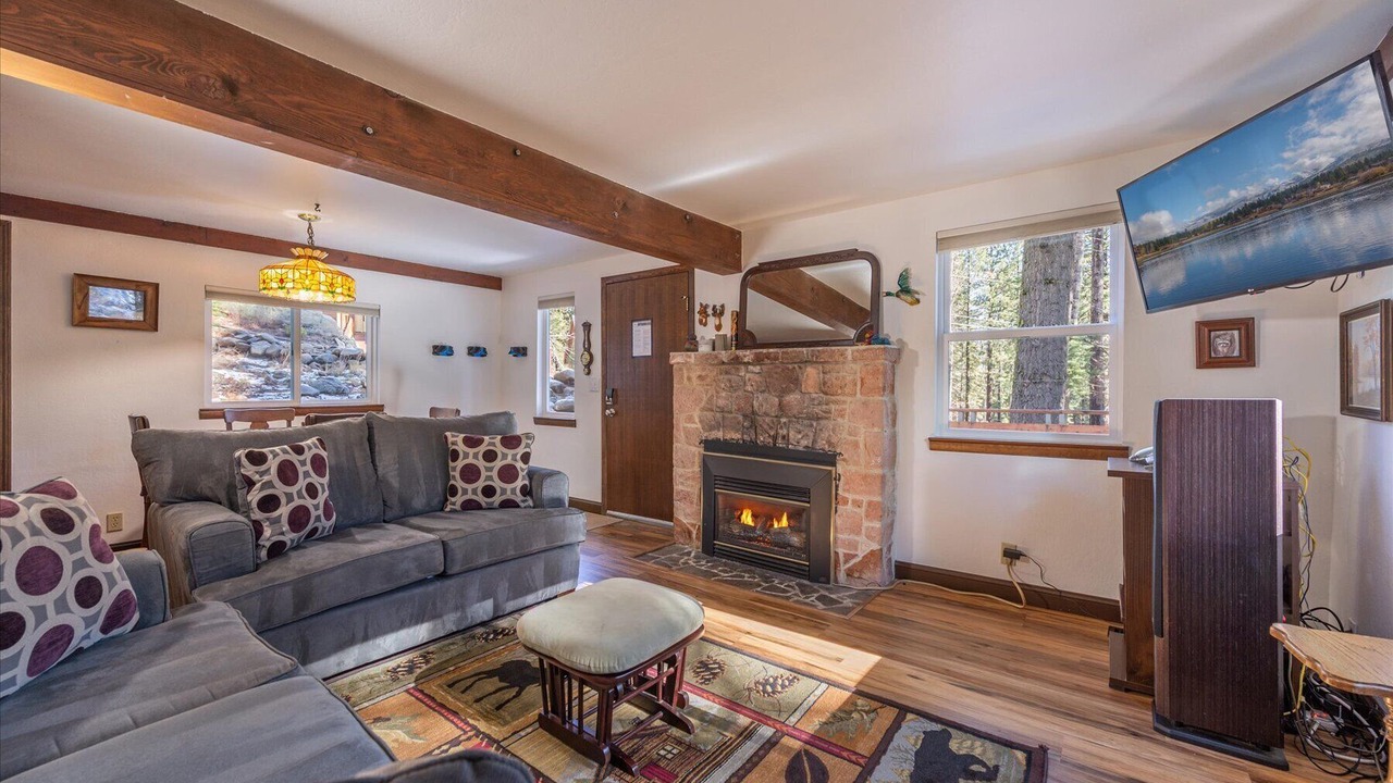 Photo of Livingroom in Tahoe Pines