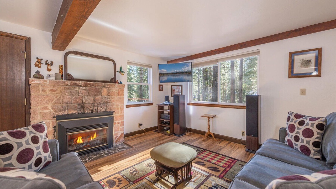 Photo of Livingroom in Tahoe Pines