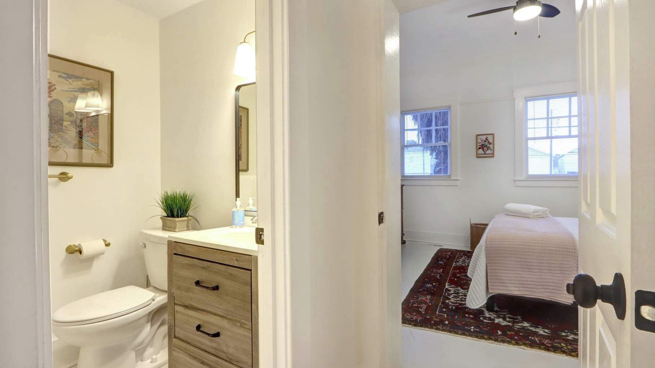 Photo of Bathroom in Thomas Square