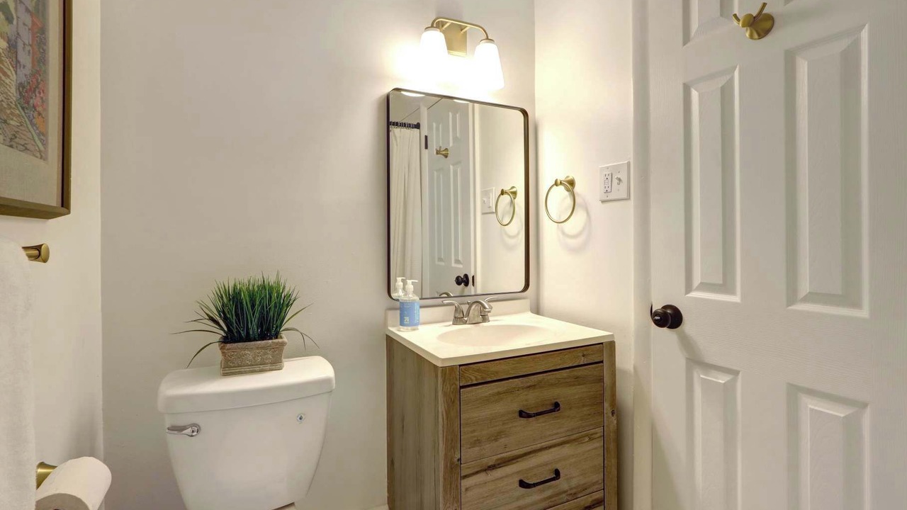 Photo of Bathroom in Thomas Square
