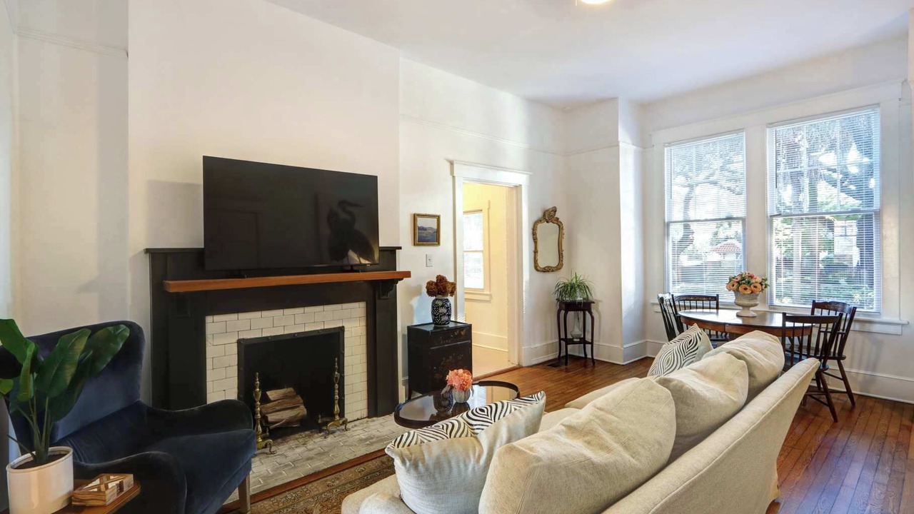 Photo of Livingroom in Thomas Square