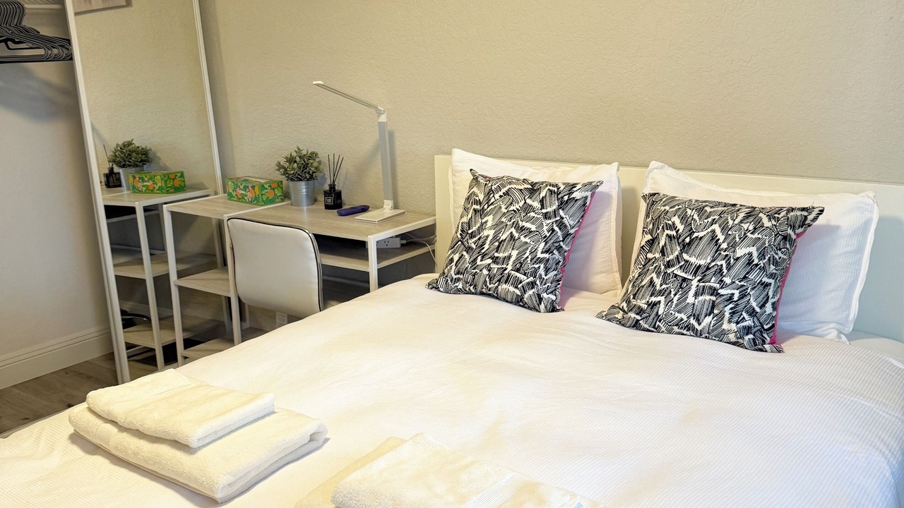 Photo of Bedroom in East Palo Alto