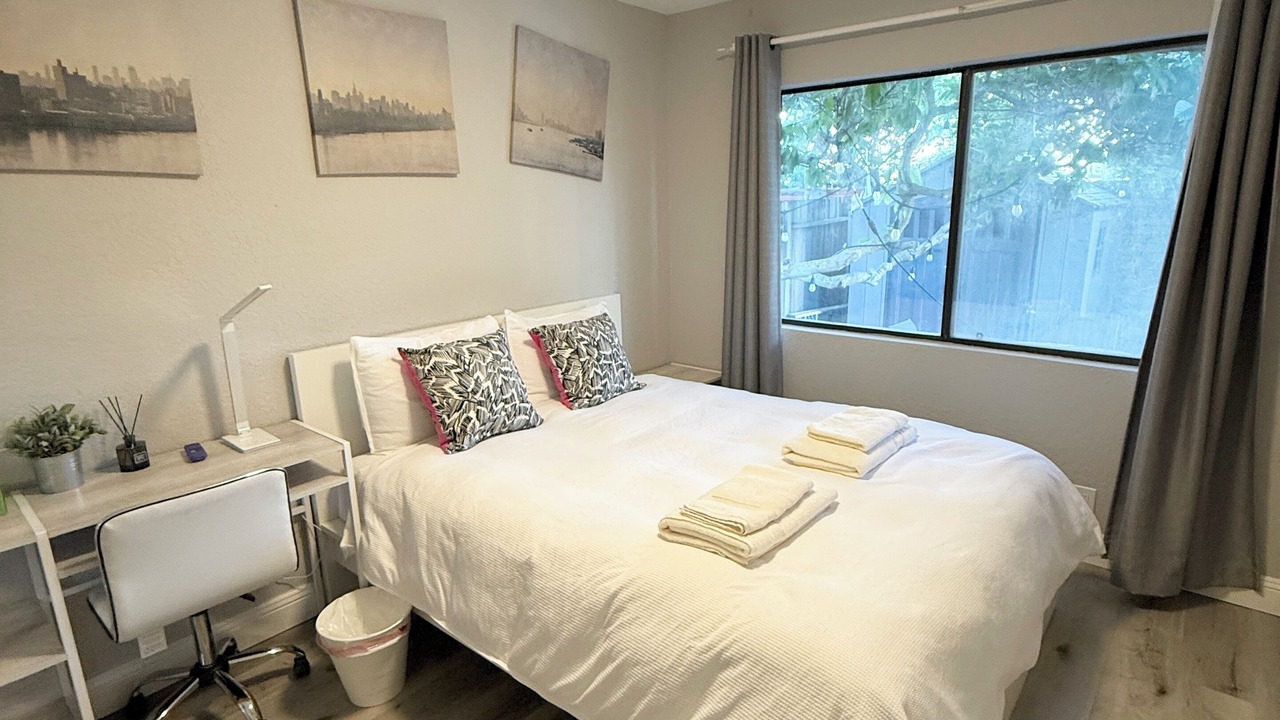 Photo of Bedroom in East Palo Alto