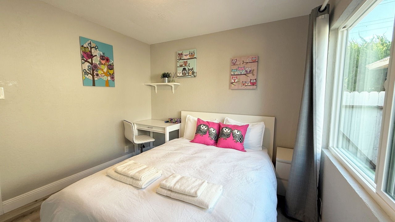 Photo of Bedroom in East Palo Alto