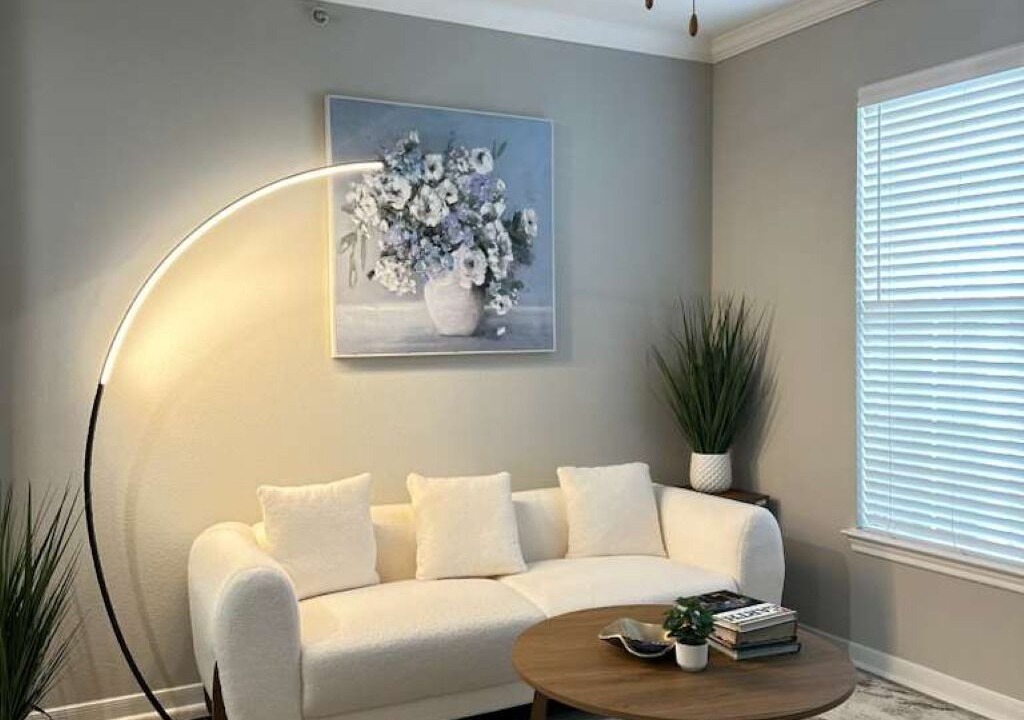 Photo of Livingroom in Alden Bridge