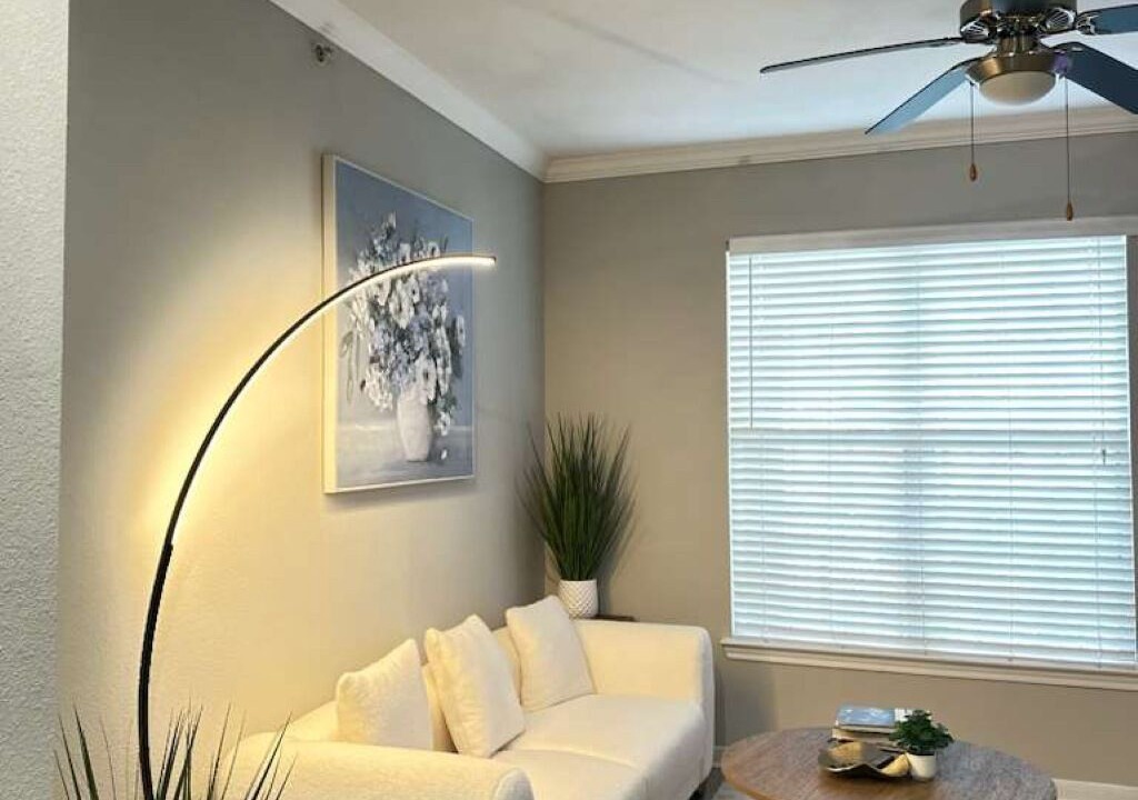 Photo of Livingroom in Alden Bridge