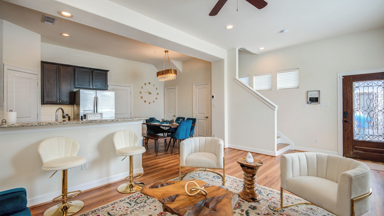 Photo of Livingroom in Greater Heights