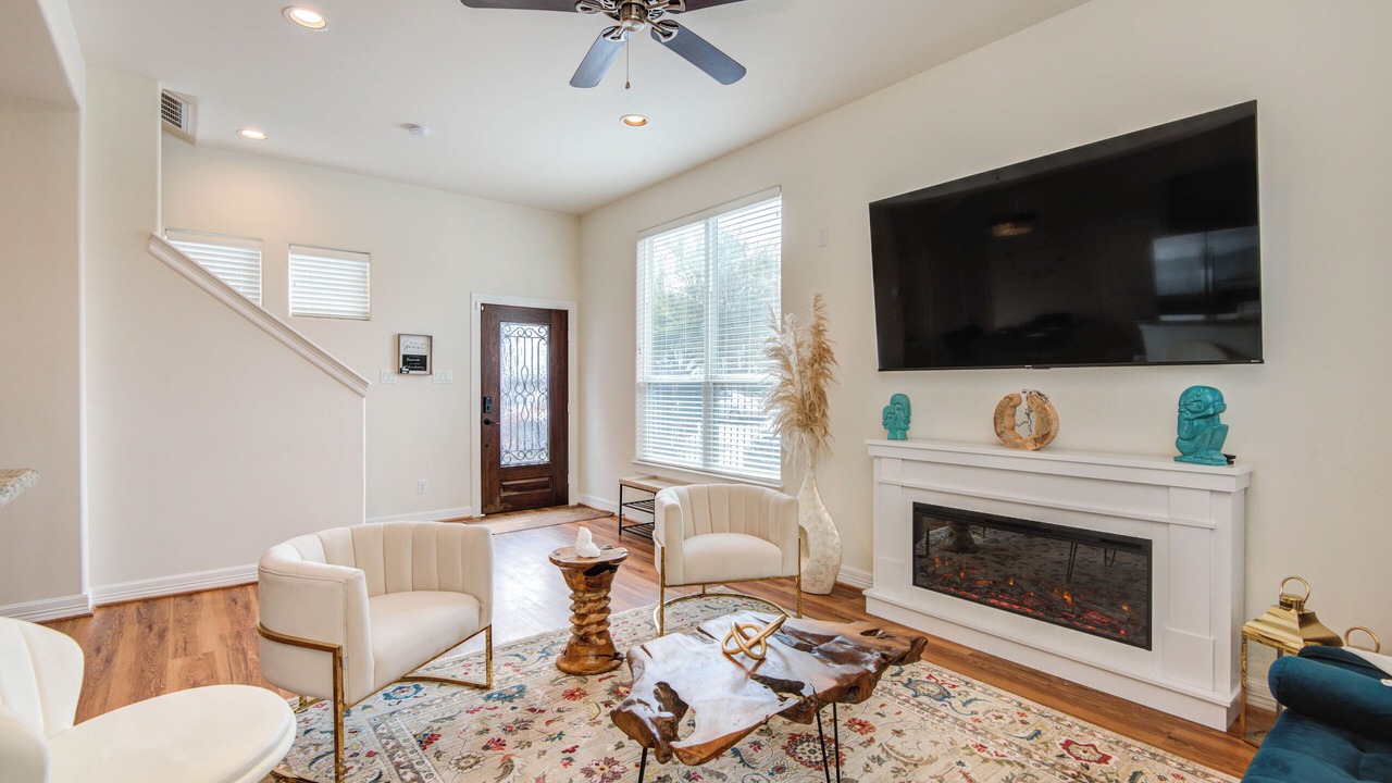 Photo of Livingroom in Greater Heights