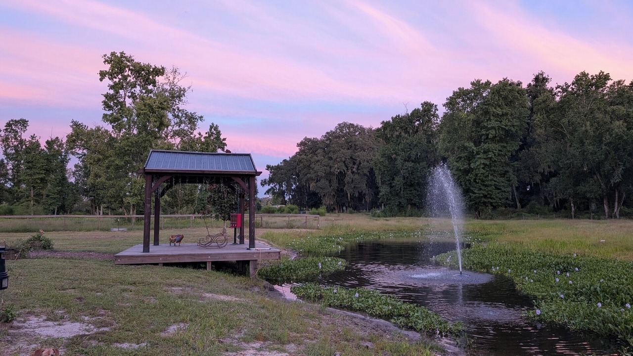 Photo of Outdoor in Putnam Hall