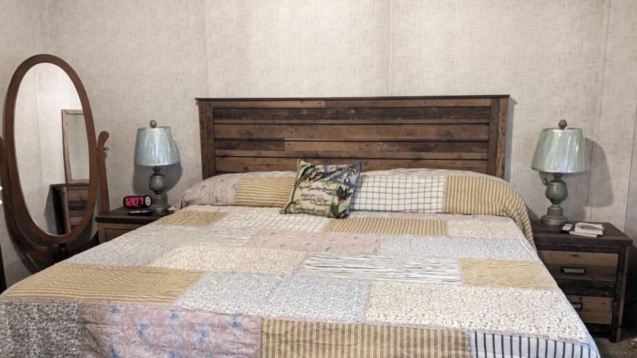 Photo of Bedroom in Putnam Hall