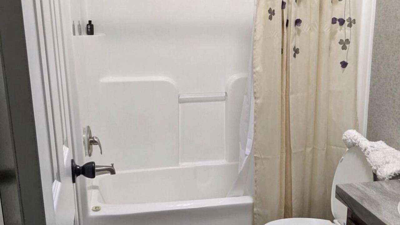 Photo of Bathroom in Putnam Hall