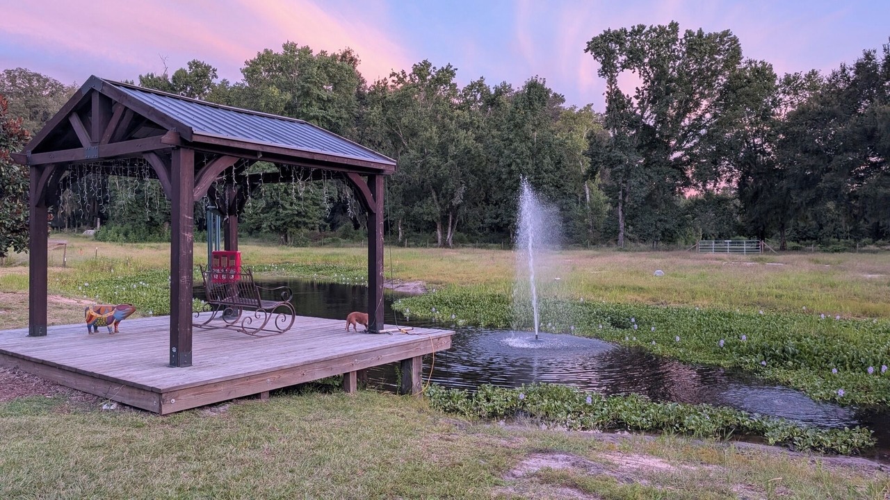 Photo of Outdoor in Putnam Hall