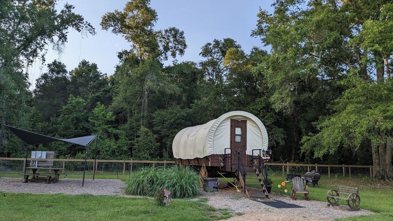 Photo of Outdoor in Putnam Hall