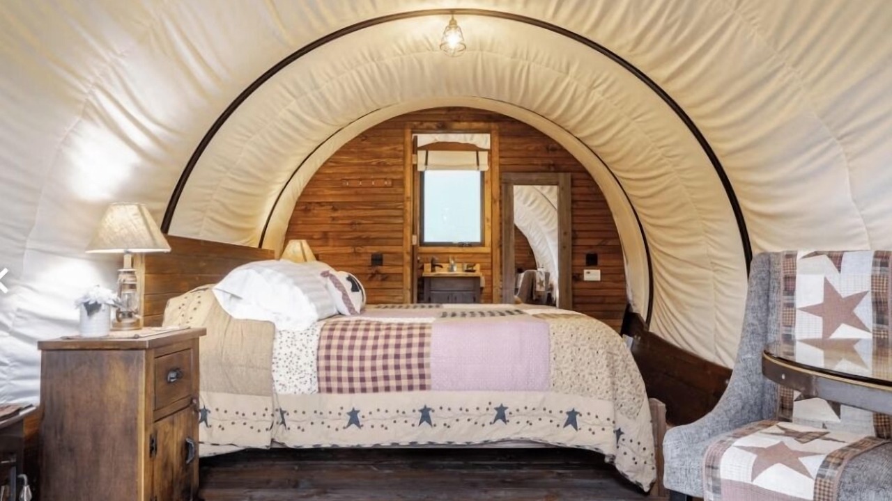 Photo of Bedroom in Putnam Hall