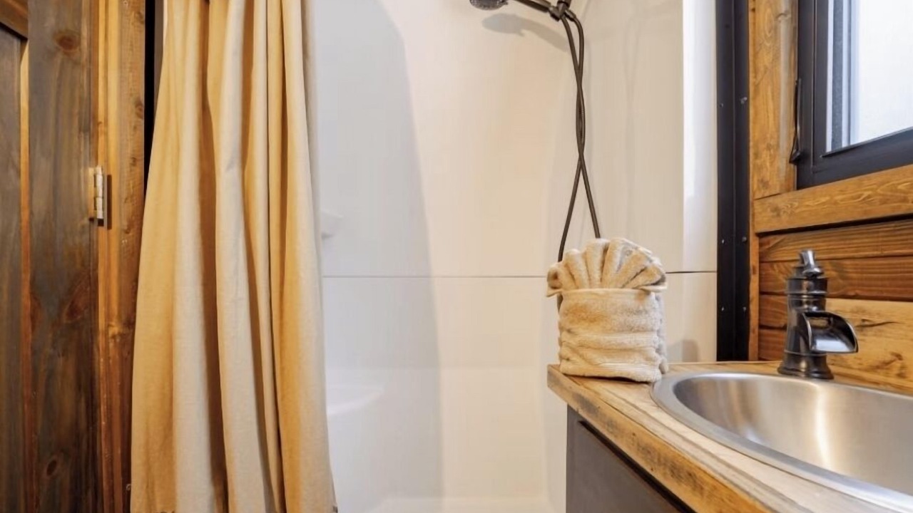 Photo of Bathroom in Putnam Hall