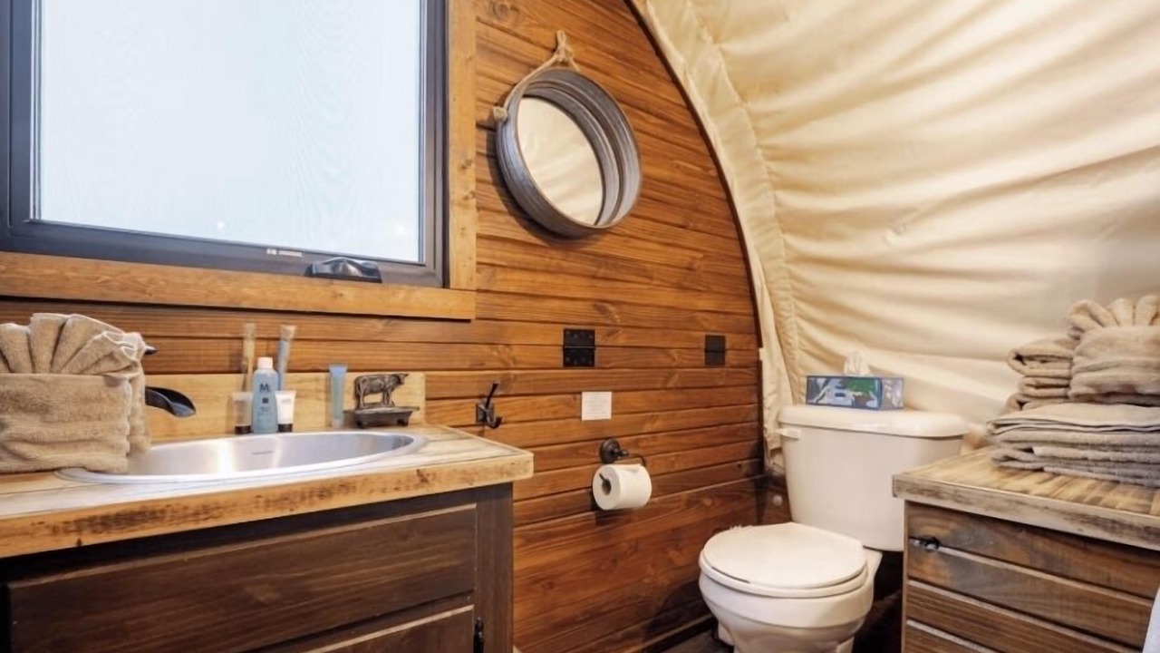 Photo of Bathroom in Putnam Hall
