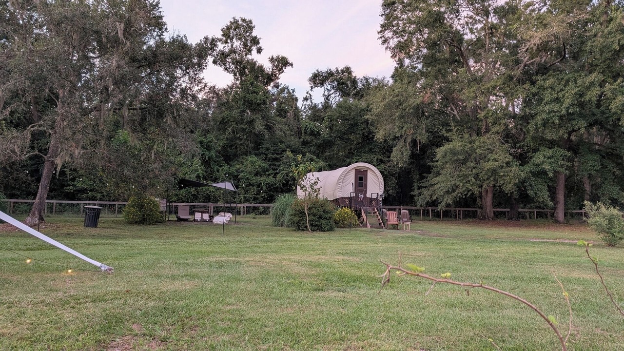 Photo of Outdoor in Putnam Hall