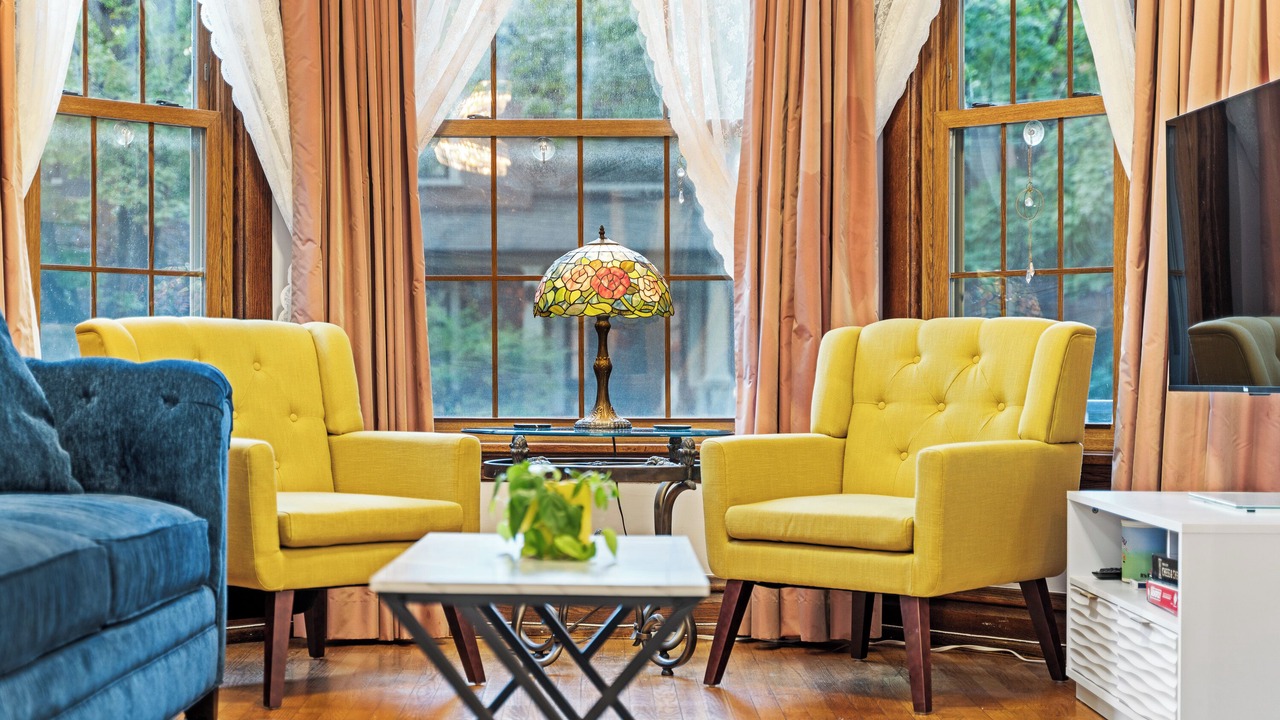 Photo of Livingroom in North Center