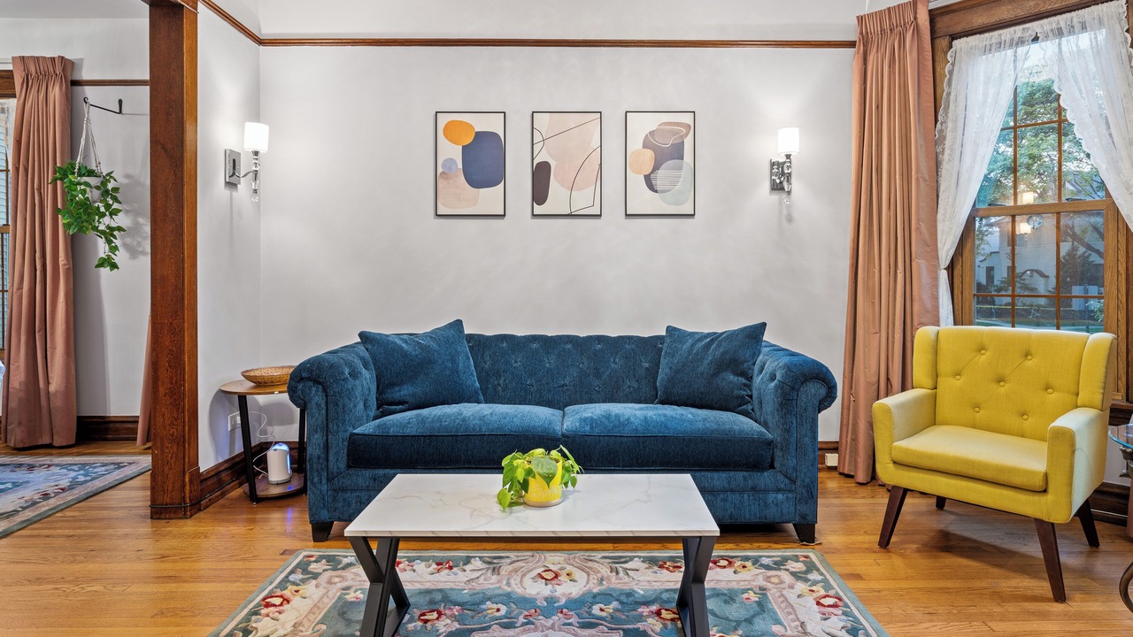 Photo of Livingroom in North Center