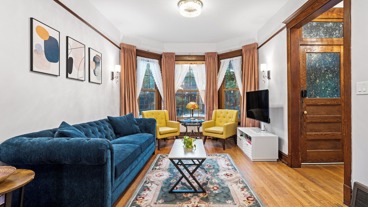 Photo of Livingroom in North Center