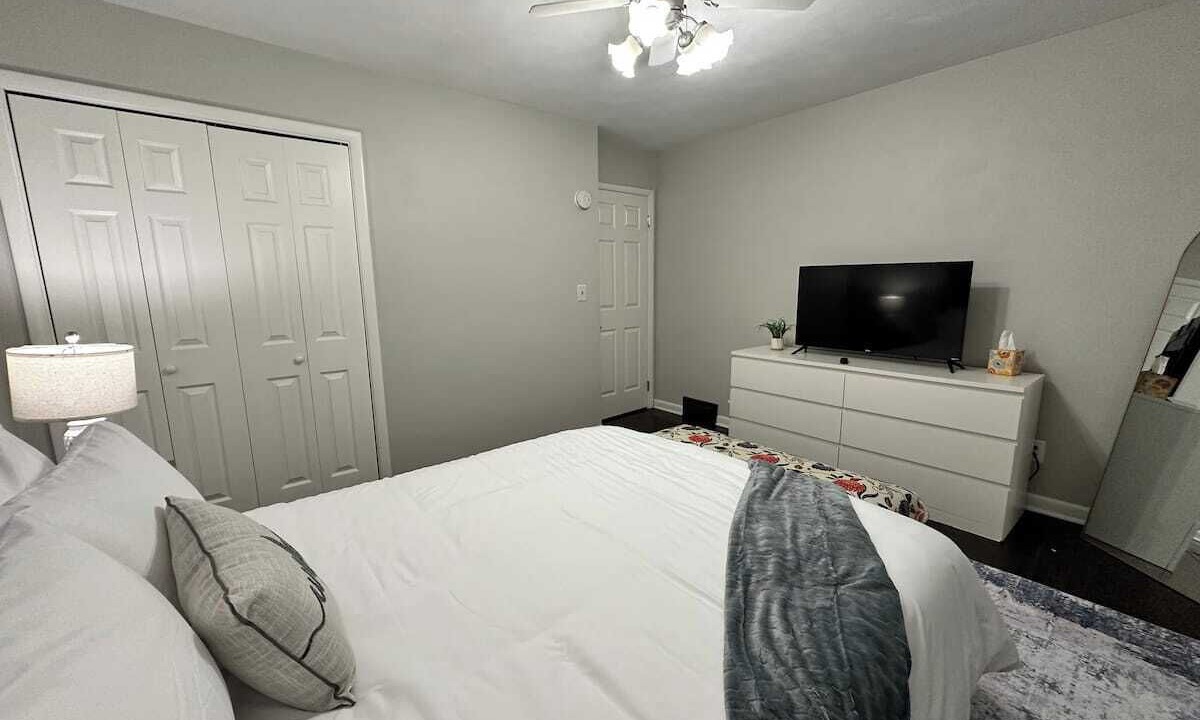 Photo of Bedroom in Waukegan