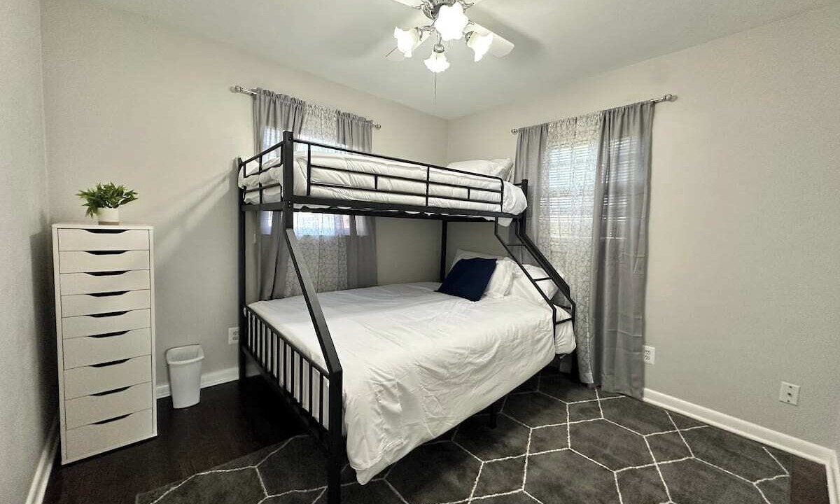 Photo of Bedroom in Waukegan