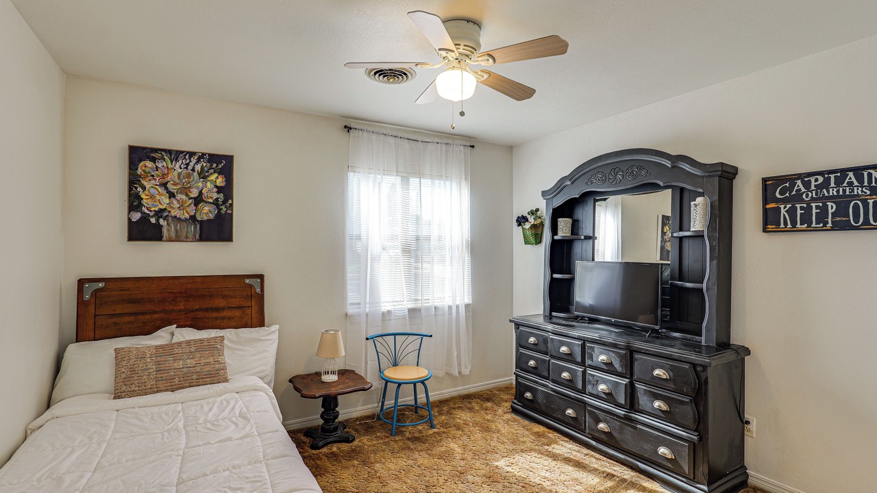 Photo of Bedroom in Roswell