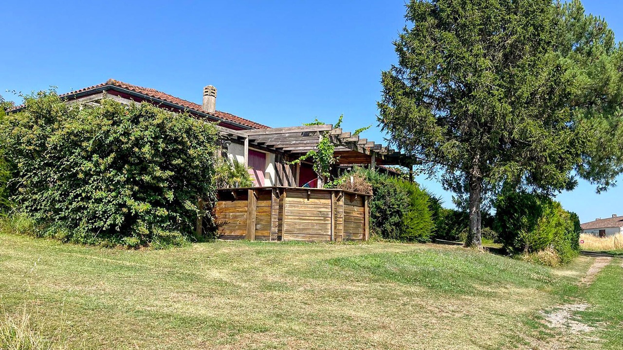 Photo of Others in Mombrier