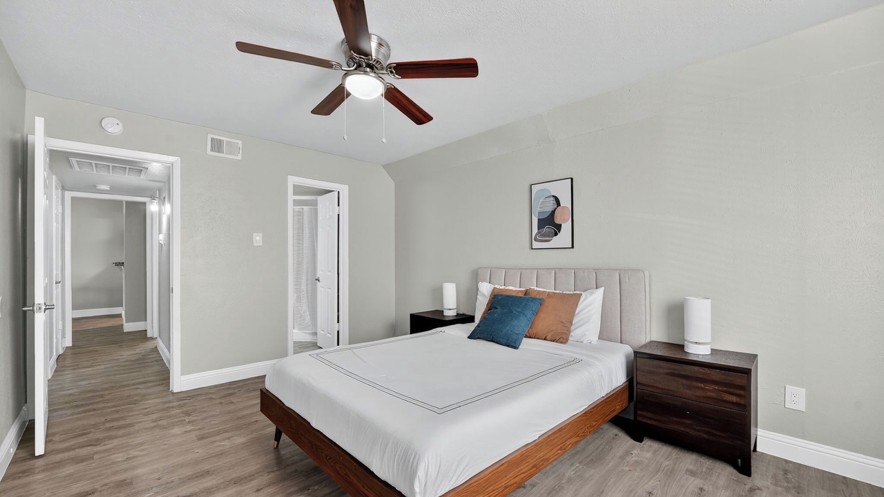 Photo of Bedroom in Lake Highlands