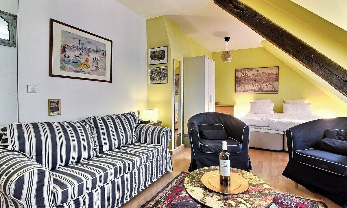 Photo of Livingroom in Archives