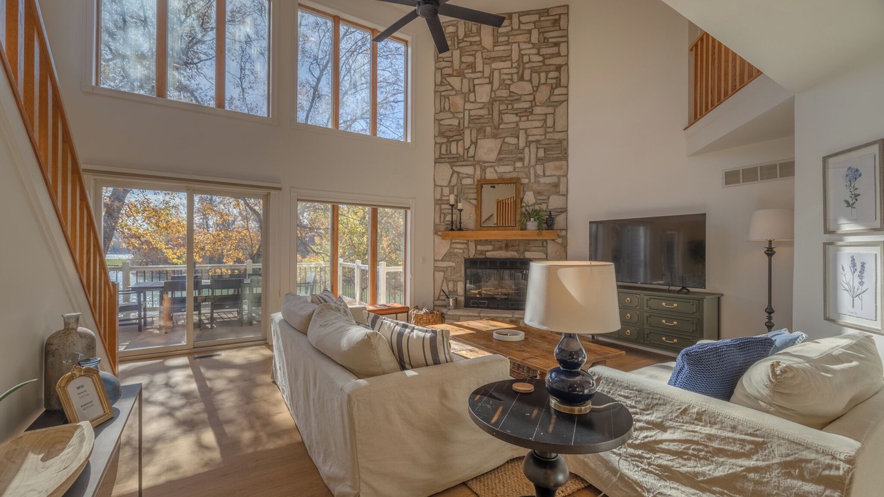 Photo of Livingroom in Innsbrook