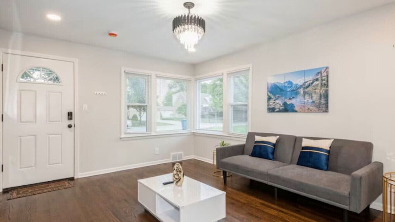 Photo of Livingroom in Elmhurst