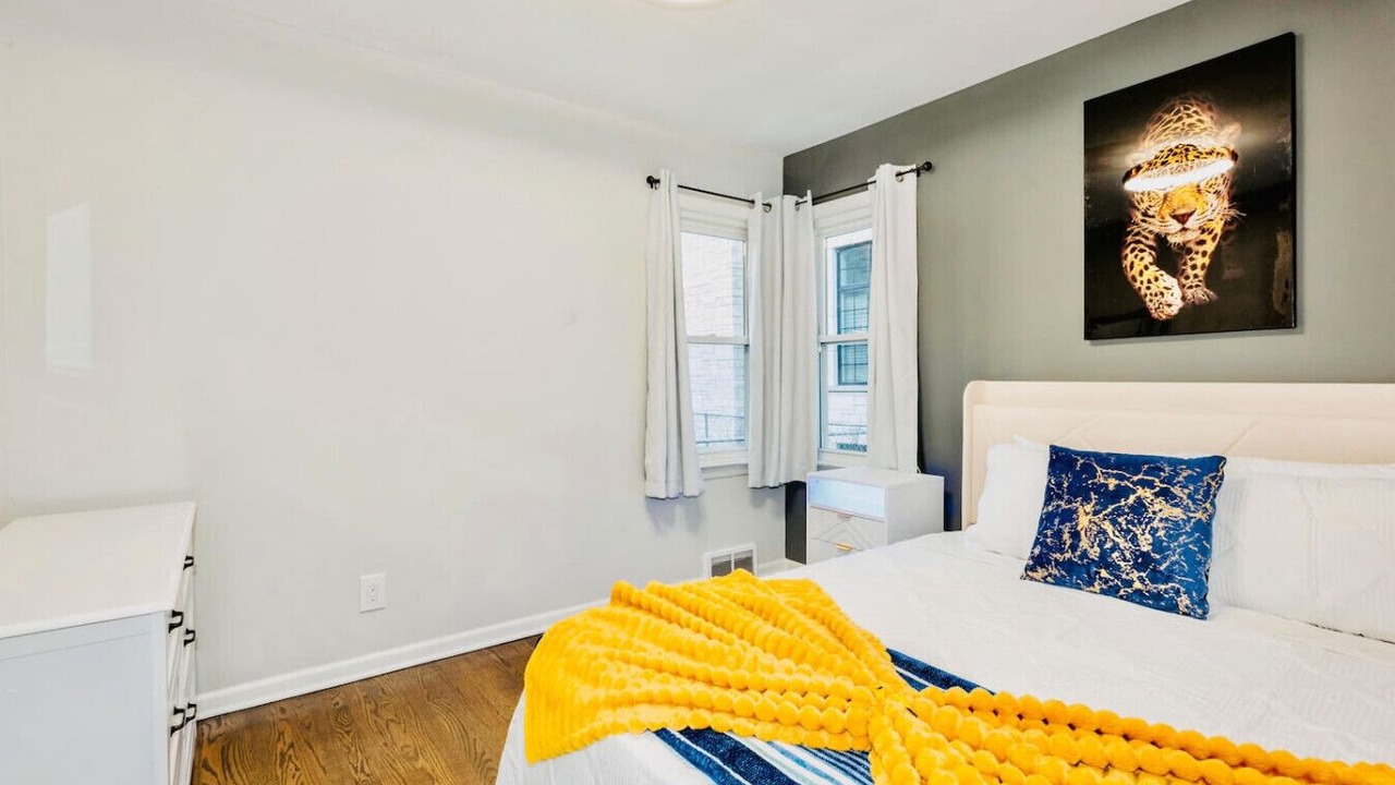 Photo of Bedroom in Elmhurst