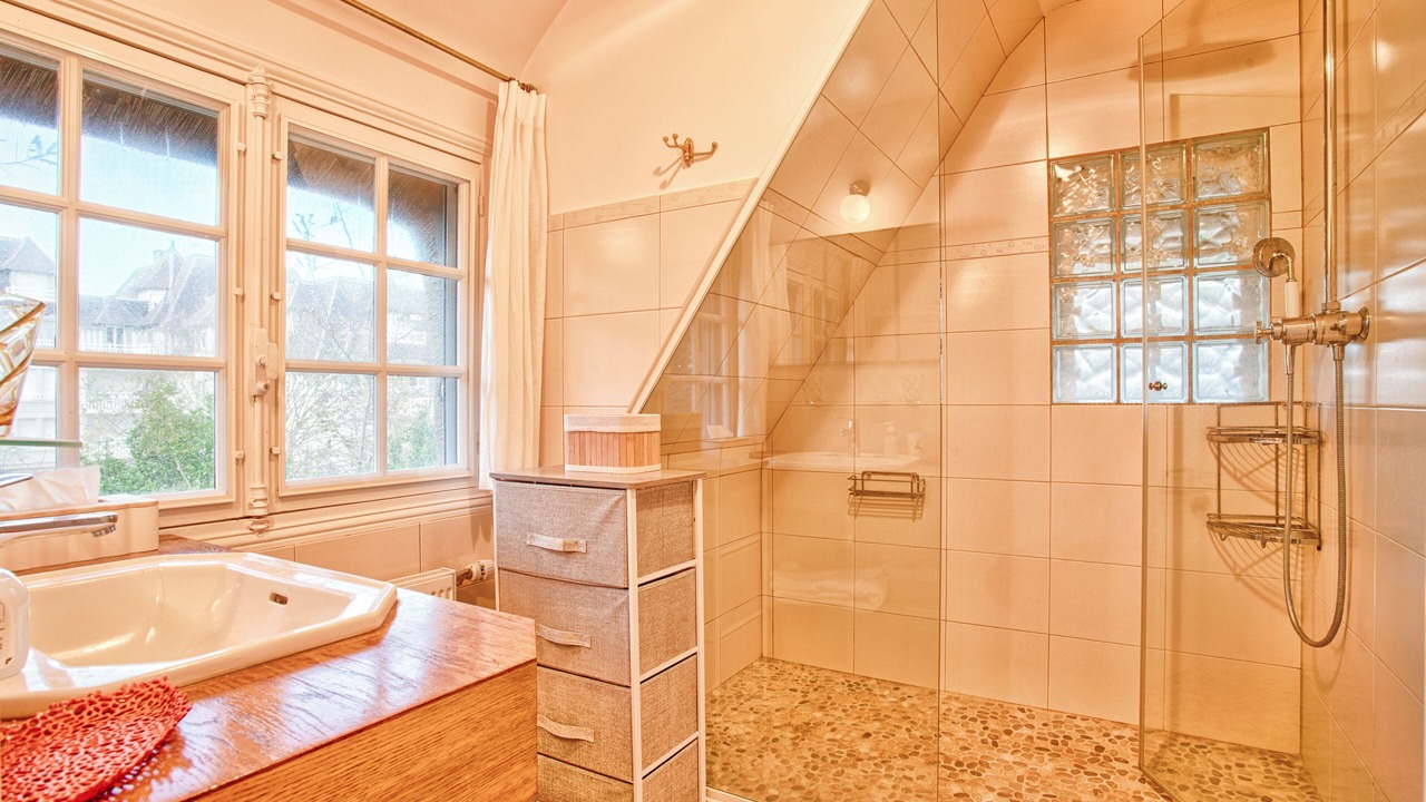 Photo of Bathroom in Tourgeville