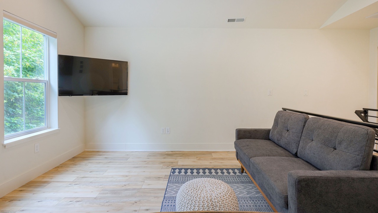 Photo of Livingroom in Brentwood-Darlington