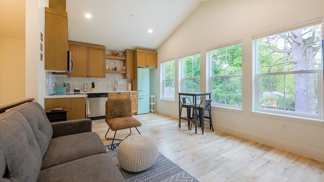 Photo of Livingroom in Brentwood-Darlington