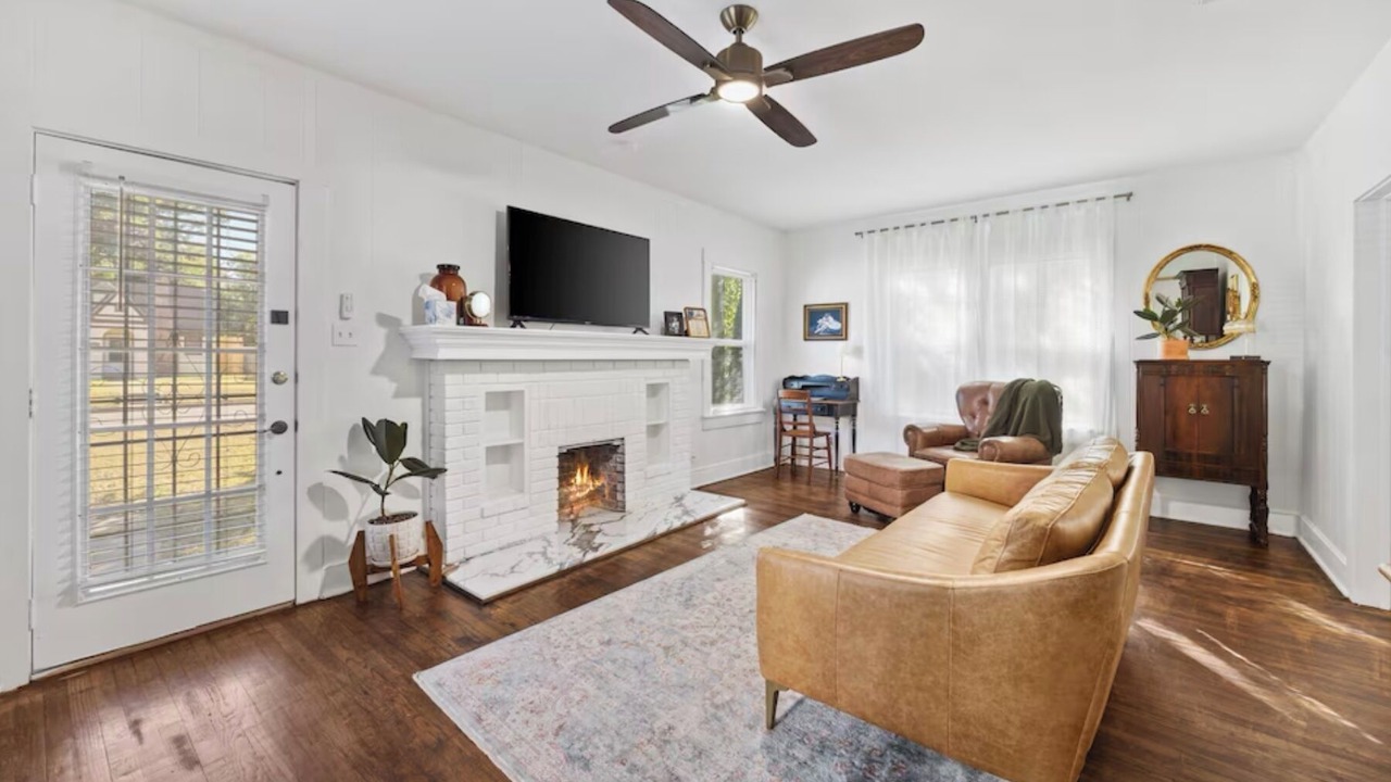 Photo of Livingroom in Central Arlington