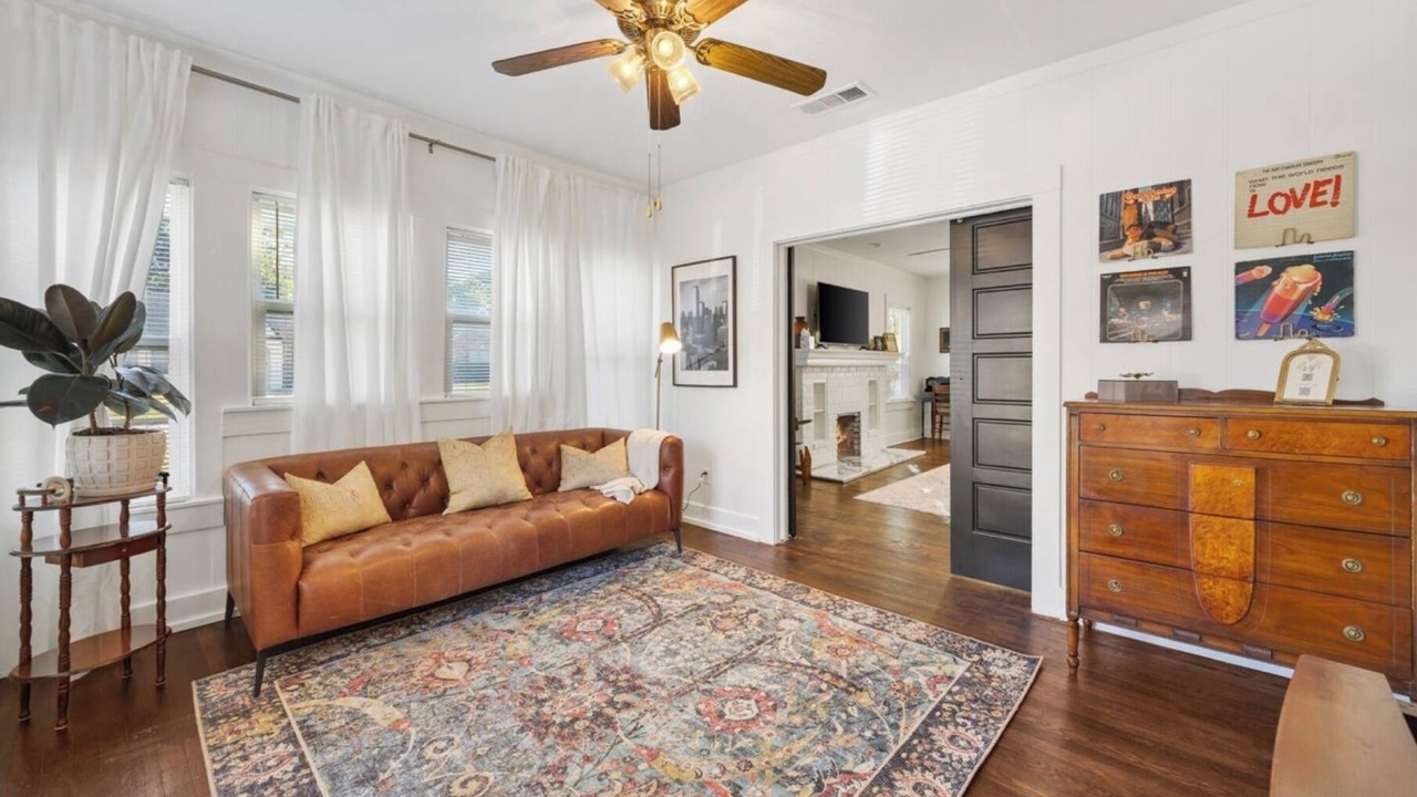 Photo of Livingroom in Central Arlington